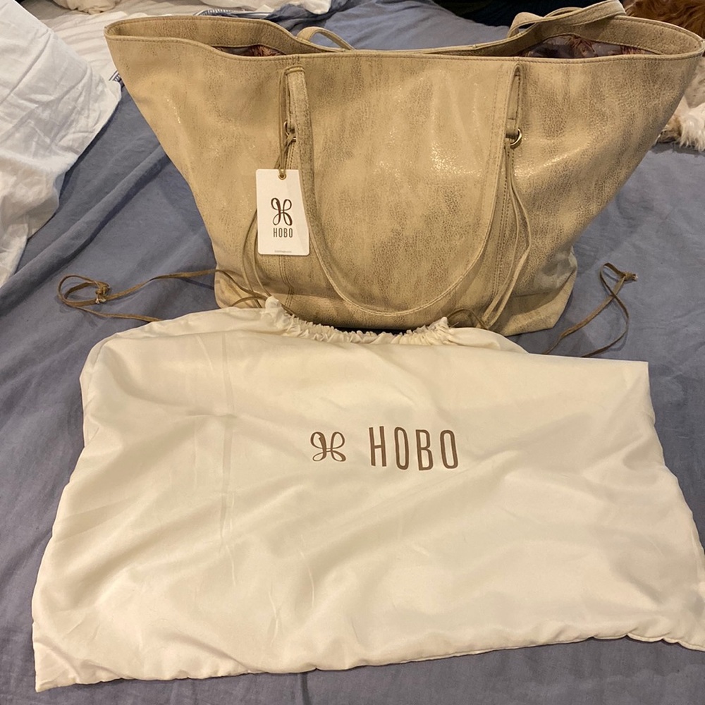 Hobo Kingston Tote- buffer gold leather